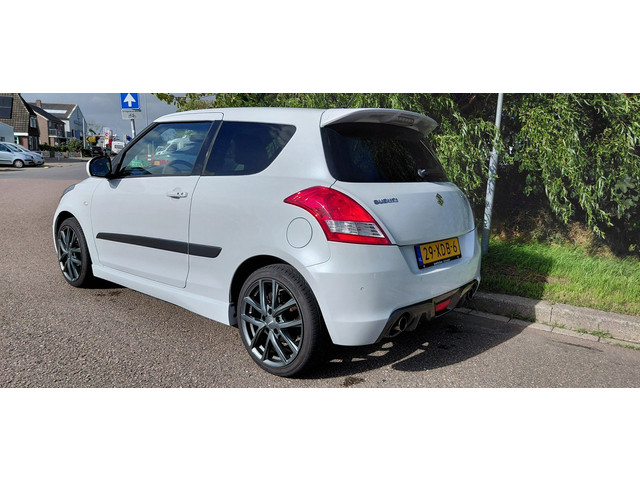 Foto 3 van Suzuki Swift 1.6 Sport Supergave, sportieve en mooie auto.