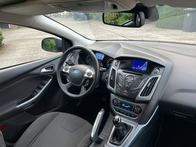 Foto 3 van Ford Focus Wagon 1.6 TI-VCT Titanium, Navi, ParkPilot, ECC, Zeer nette auto!