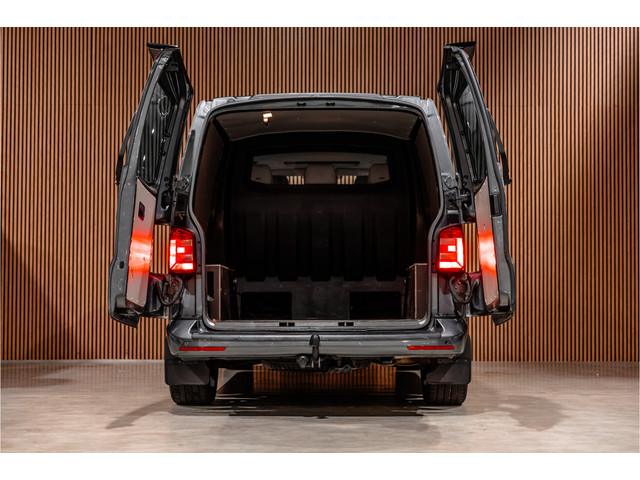 Foto 5 van Volkswagen Transporter T6 2.0 TDI L2H1 DC 4Motion Highline | Schuifdak | ACC | Bi-Xenon | L+R Schuif