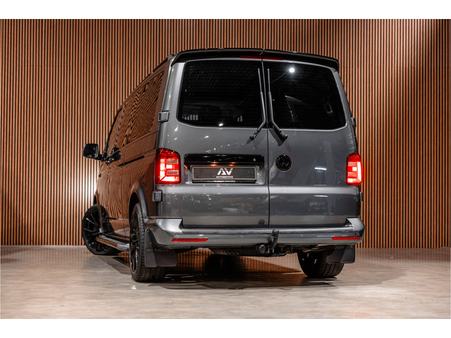 Foto 4 van Volkswagen Transporter T6 2.0 TDI L2H1 DC 4Motion Highline | Schuifdak | ACC | Bi-Xenon | L+R Schuif