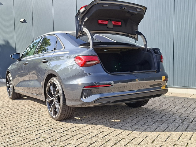 Foto 10 van Audi A3 Limousine 30 TFSI AUTOMAAT * Carplay * Climate Control * Parkeersensoren *