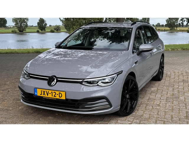 Foto 8 van Volkswagen Golf 1.5 eTSI DSG Camera Led Carplay Trekhaak Sfeerverlichting