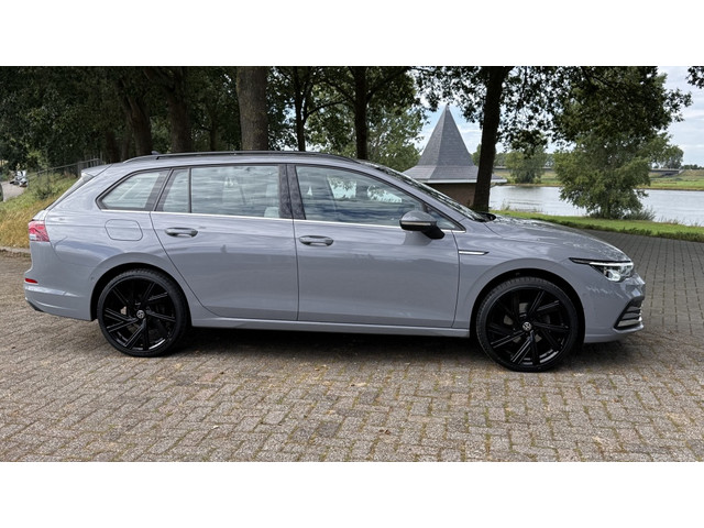 Foto 7 van Volkswagen Golf 1.5 eTSI DSG Camera Led Carplay Trekhaak Sfeerverlichting