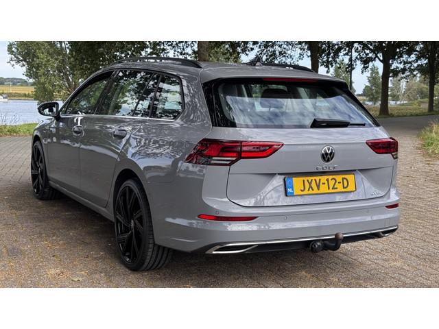 Foto 6 van Volkswagen Golf 1.5 eTSI DSG Camera Led Carplay Trekhaak Sfeerverlichting