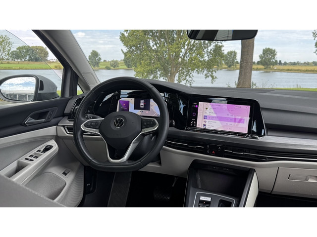 Foto 3 van Volkswagen Golf 1.5 eTSI DSG Camera Led Carplay Trekhaak Sfeerverlichting