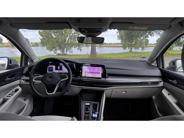 Volkswagen Golf 1.5 eTSI DSG Camera Led Carplay Trekhaak Sfeerverlichting