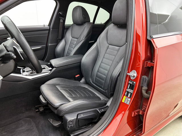 Foto 6 van BMW 3-serie 330e M-Sport | Schuifdak | Harman/Kardon | Camera | Adaptive Cruise | Stoelverwarming