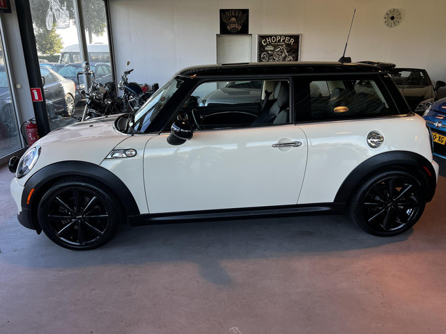 Foto 2 van MINI 3-Deurs 1.6 Cooper S Westminster