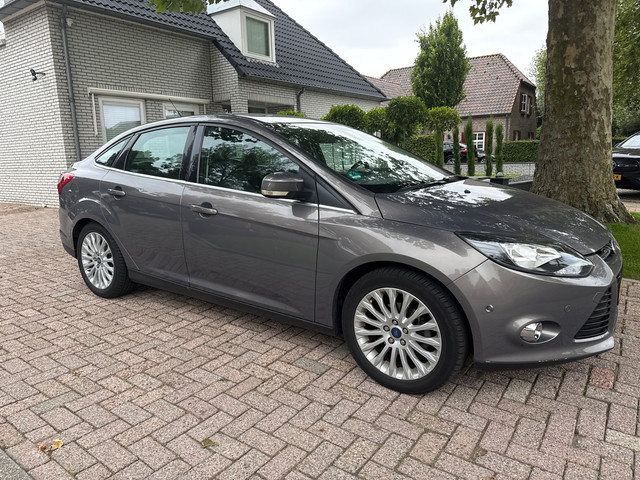 Foto 10 van Ford Focus 1.6 TI-VCT First Edition