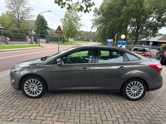 Foto 8 van Ford Focus 1.6 TI-VCT First Edition