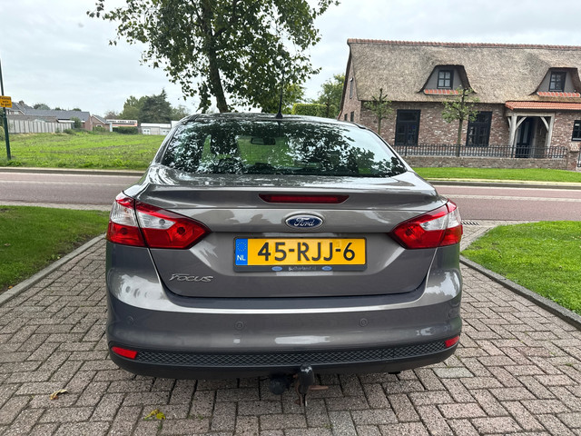 Foto 7 van Ford Focus 1.6 TI-VCT First Edition