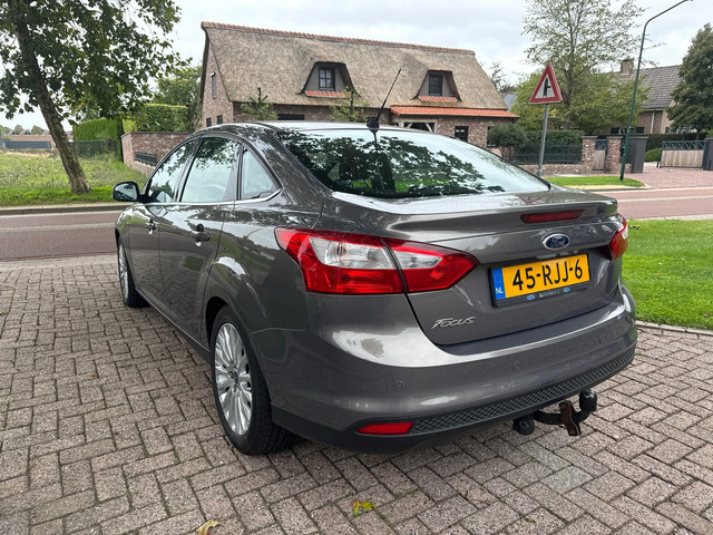Foto 6 van Ford Focus 1.6 TI-VCT First Edition