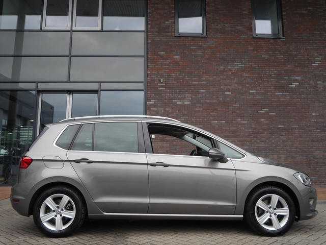 Foto 8 van Volkswagen Golf Sportsvan 1.6 TDI Highline | Navigatie | CarPlay | Cruise Control | Trekhaak | Licht