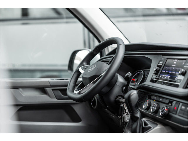 Foto 2 van Volkswagen Transporter T6.1 2.0 TDI 150 PK L2H1 DSG | L+R Schuifdeur | ACC | CarPlay | Trekhaak | MF