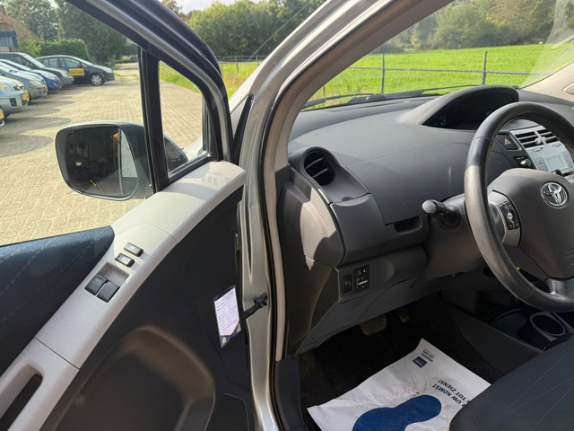 Foto 4 van Toyota Yaris 1.0 VVTi automaat, airco, NAP, APK, nette auto