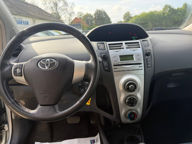Foto 2 van Toyota Yaris 1.0 VVTi automaat, airco, NAP, APK, nette auto