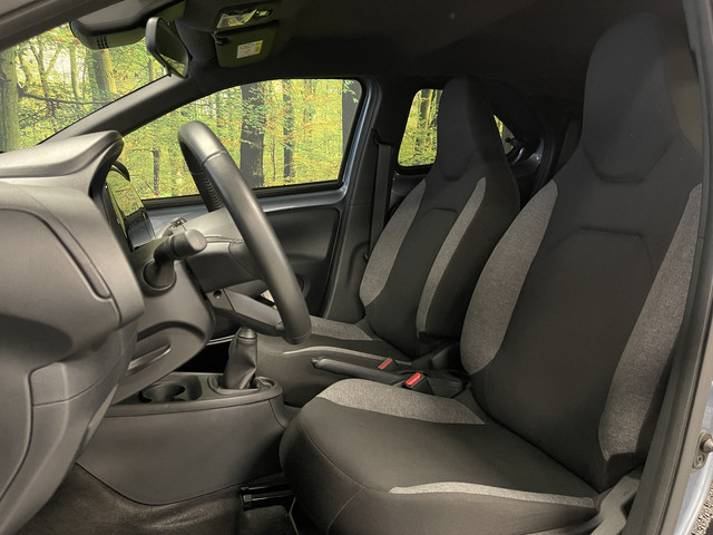 Foto 8 van Toyota Aygo X 1.0 VVT-i MT Play | Achteruitrijcamera | Apple Carplay | Stoelverwarming | Regensensor
