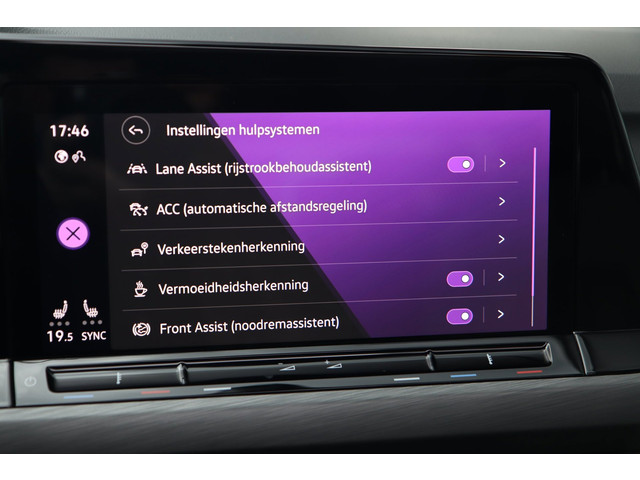 Foto 9 van Volkswagen Golf 1.5 eTSI ACT / PANO / HUD / ACC / MEMORY / MASSAGE / CARPLAY / STUUR+STOELVERW