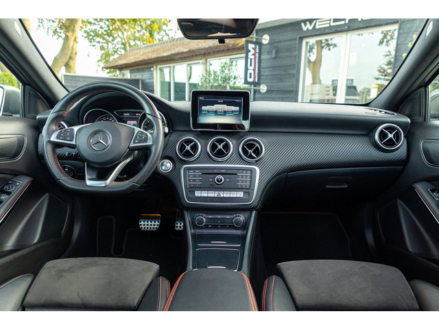 Foto 6 van Mercedes-Benz A-klasse 180 Prestige Automaat I Panoramadak I AMG Styling I Led I Camera I Stoelverwa