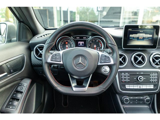 Foto 9 van Mercedes-Benz A-klasse 180 Prestige Automaat I Panoramadak I AMG Styling I Led I Camera I Stoelverwa