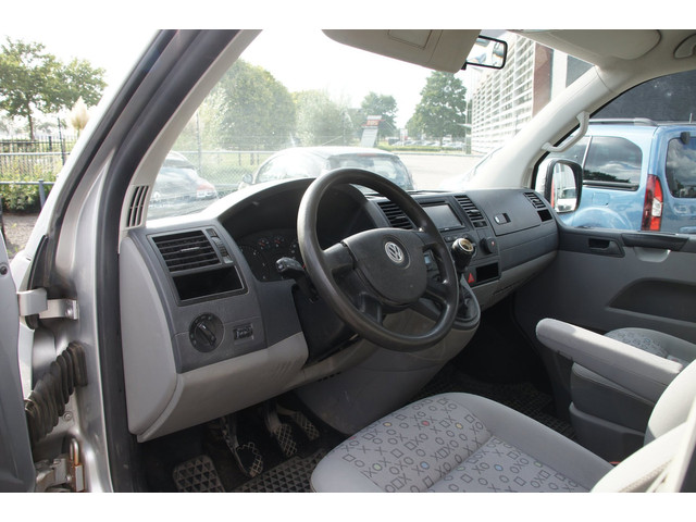 Foto 8 van Volkswagen Transporter 2.5 TDI 340 Trendline DC