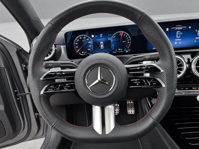 Foto 3 van Mercedes-Benz A-klasse 250 e AMG | Trekhaak | Panoramadak