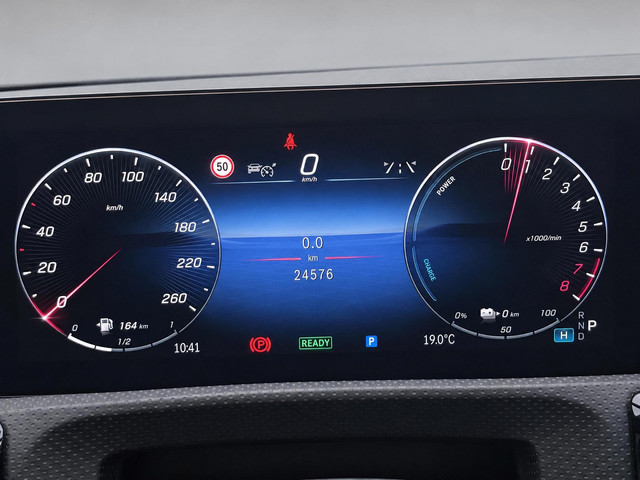 Foto 2 van Mercedes-Benz A-klasse 250 e AMG | Trekhaak | Panoramadak
