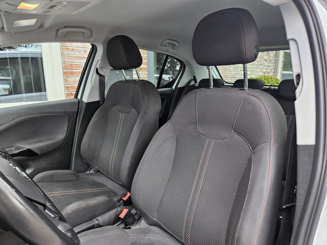 Foto 10 van Opel Corsa 1.4 Black Edition Airco! Cruise Control! Navigatie! Leuke/Nette Auto! NAP!