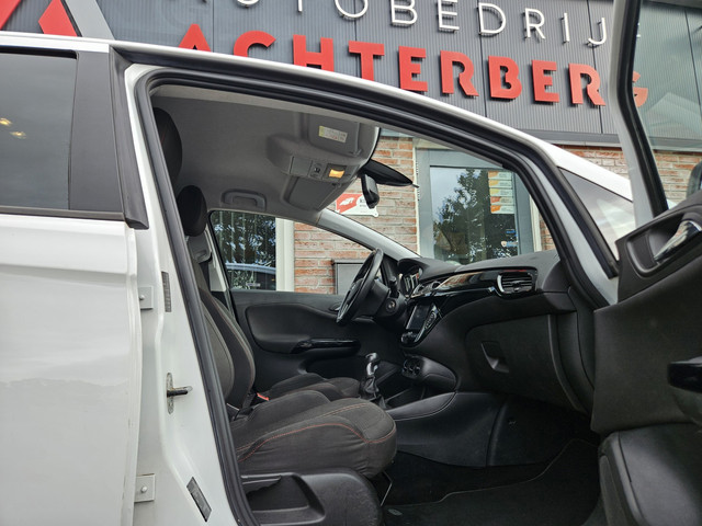 Foto 4 van Opel Corsa 1.4 Black Edition Airco! Cruise Control! Navigatie! Leuke/Nette Auto! NAP!