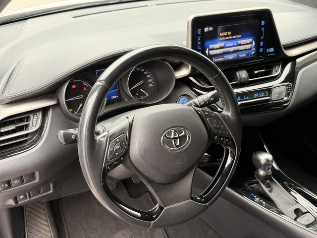 Foto 2 van Toyota C-HR 1.8 Hybrid Dynamic | LED | Trekhaak | Camera | Stoelverwarming | All-seasons | Navi | Ke