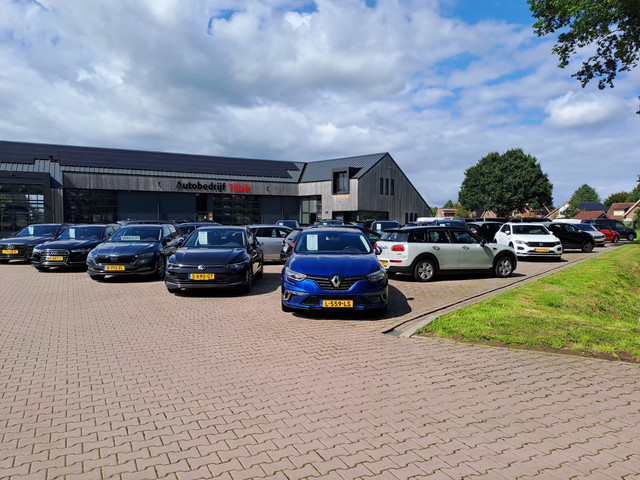 Foto 8 van Toyota C-HR 1.8 Hybrid Dynamic | LED | Trekhaak | Camera | Stoelverwarming | All-seasons | Navi | Ke