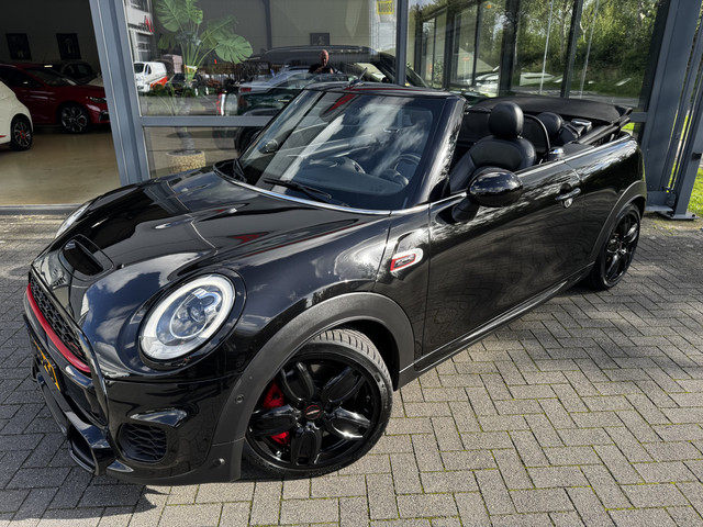 Foto 4 van MINI Cabrio 2.0 John Cooper Works Chili (bj 2016)