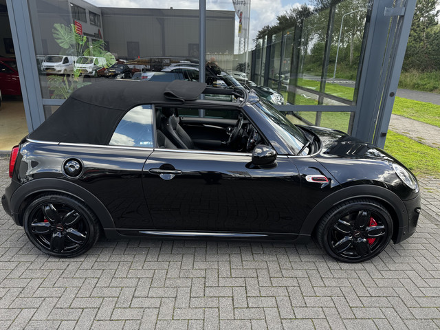 Foto 3 van MINI Cabrio 2.0 John Cooper Works Chili (bj 2016)