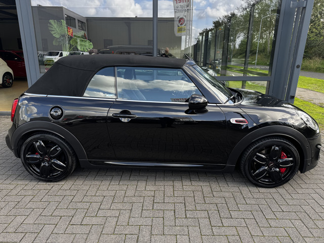 Foto 2 van MINI Cabrio 2.0 John Cooper Works Chili (bj 2016)