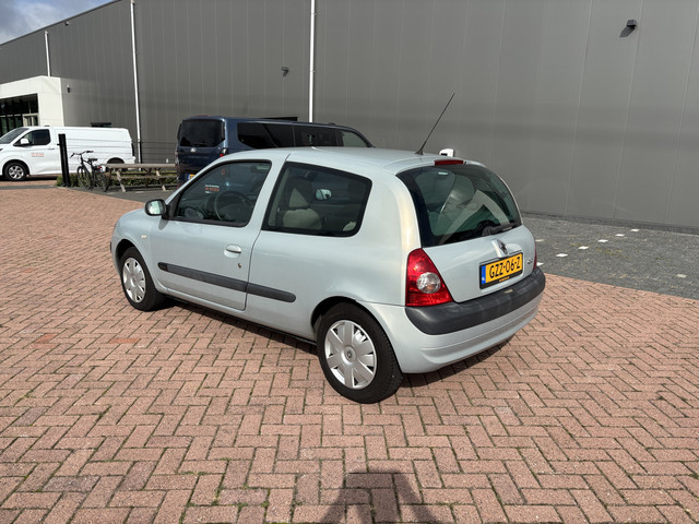 Foto 9 van Renault Clio 1.2-16V Dynamique Comfort Automaat I Airco
