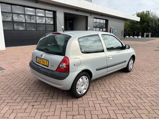 Foto 7 van Renault Clio 1.2-16V Dynamique Comfort Automaat I Airco