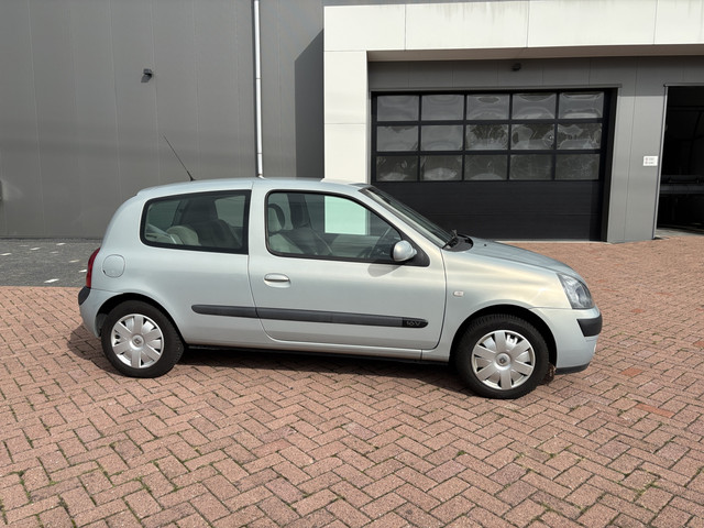 Foto 6 van Renault Clio 1.2-16V Dynamique Comfort Automaat I Airco