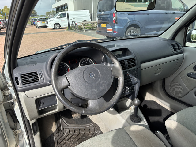 Foto 3 van Renault Clio 1.2-16V Dynamique Comfort Automaat I Airco