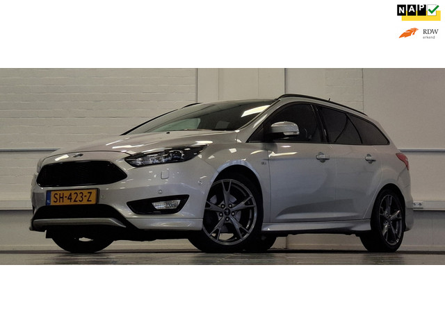 Ford Focus Wagon 1.5 ST-Line Trekhaak Xenon 100% Dealer onderhouden Mooi!