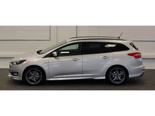Foto 8 van Ford Focus Wagon 1.5 ST-Line Trekhaak Xenon 100% Dealer onderhouden Mooi!