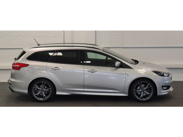 Foto 7 van Ford Focus Wagon 1.5 ST-Line Trekhaak Xenon 100% Dealer onderhouden Mooi!