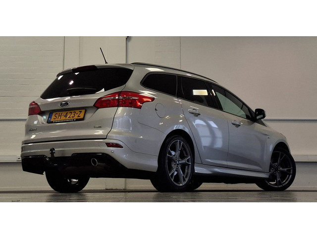 Foto 5 van Ford Focus Wagon 1.5 ST-Line Trekhaak Xenon 100% Dealer onderhouden Mooi!