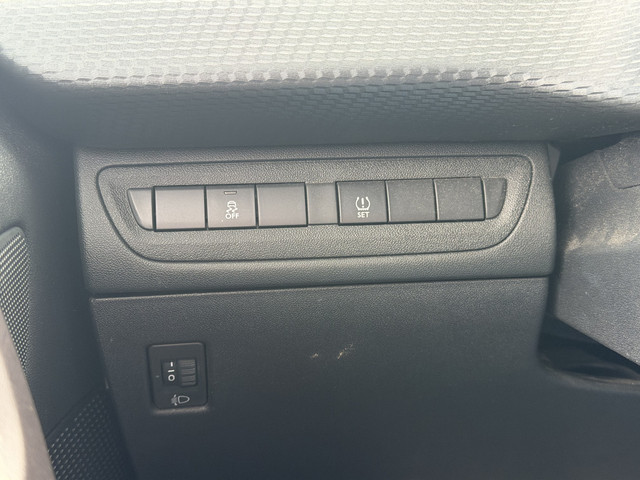 Foto 8 van Peugeot 2008 1.2 PureTech Active | Lees tekst | Cruise | Climate | Riem v.v