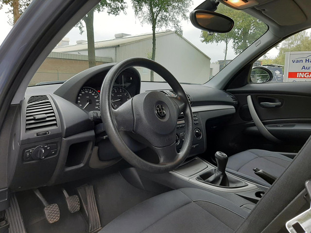 Foto 4 van BMW 1-serie 116i 2.0 122PK Airco Sportvelgen Nieuwe Ketting