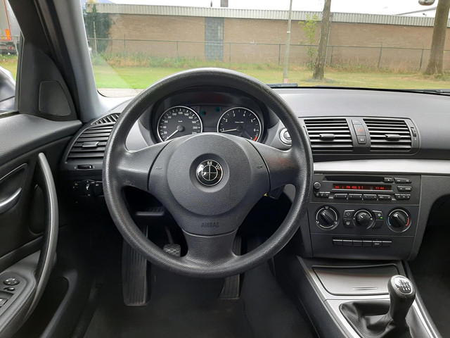 Foto 2 van BMW 1-serie 116i 2.0 122PK Airco Sportvelgen Nieuwe Ketting