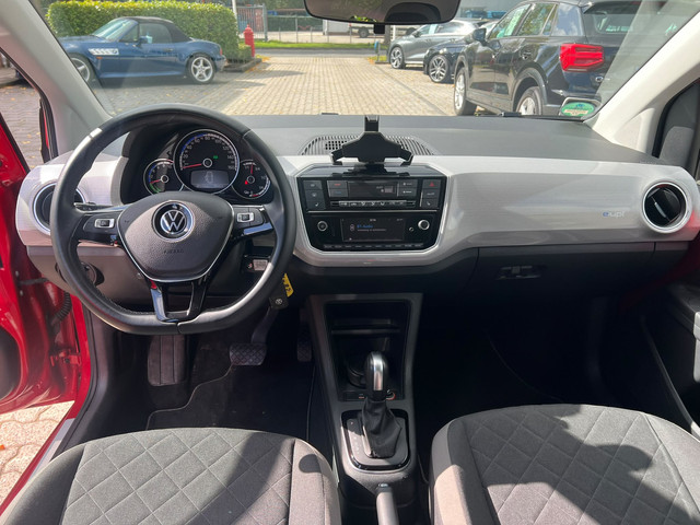 Foto 4 van Volkswagen e-Up! e-up camera, cruise, airco, pdc, multi stuur