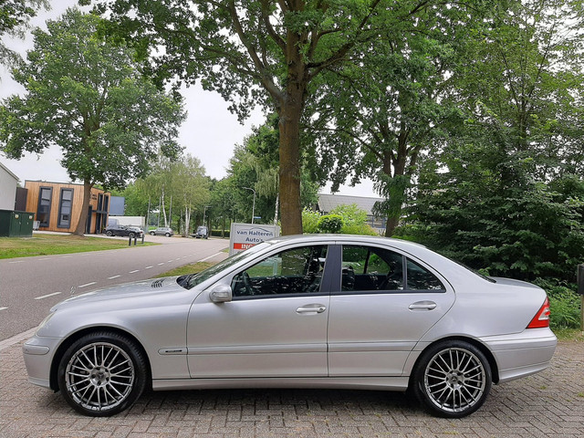 Foto 10 van Mercedes-Benz C-klasse 200 K. 163PK Airco Leder Sportvelgen
