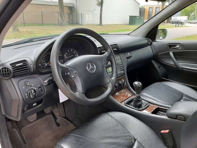 Foto 4 van Mercedes-Benz C-klasse 200 K. 163PK Airco Leder Sportvelgen