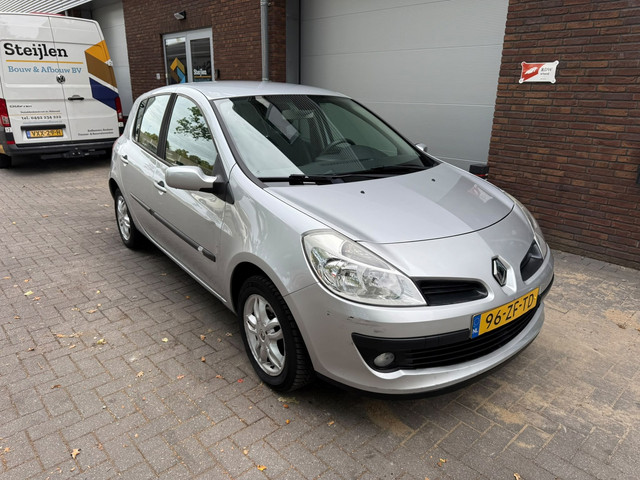 Foto 10 van Renault Clio 1.6-16V Dynamique S|AUTOMAAT|NIEUWE APK|AIRCO