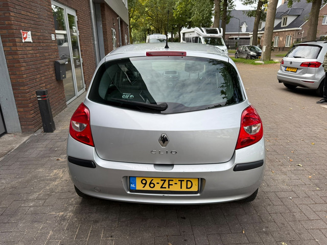 Foto 3 van Renault Clio 1.6-16V Dynamique S|AUTOMAAT|NIEUWE APK|AIRCO
